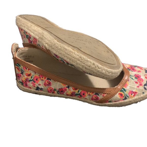 Women’s Flat shoe with rubber bottom - Picture 2 of 2